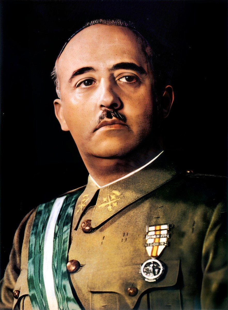 Un portrait de Franco adulte.